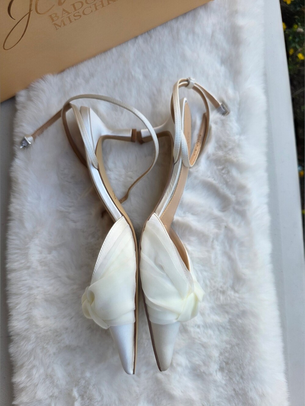 Jewel Badgley Mischka Women's Favor Evening Knot Pumps - Ivory Satin, 7.5 & 9 - Picture 5 of 7